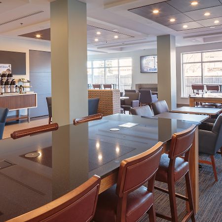 Holiday Inn Express & Suites - Belleville By Ihg Exteriör bild