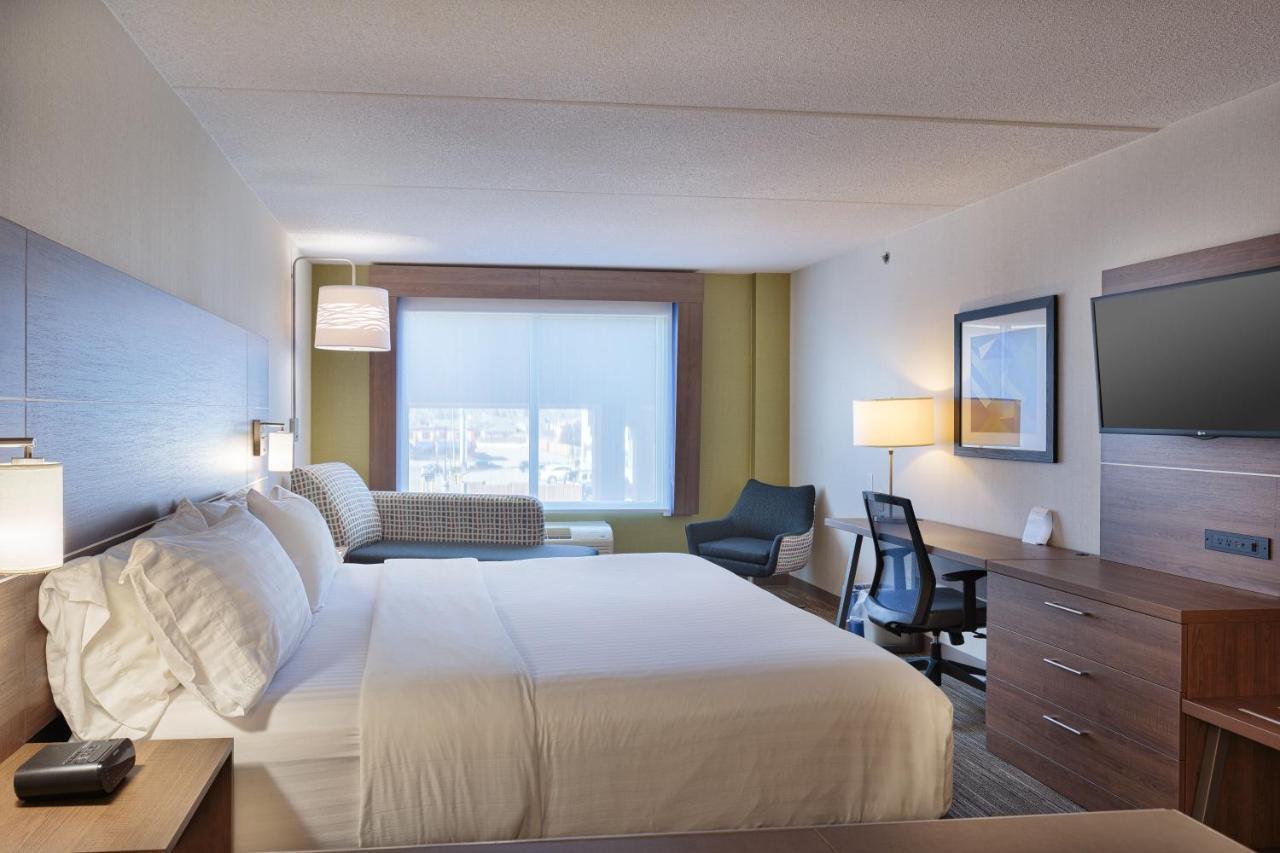 Holiday Inn Express & Suites - Belleville By Ihg Exteriör bild