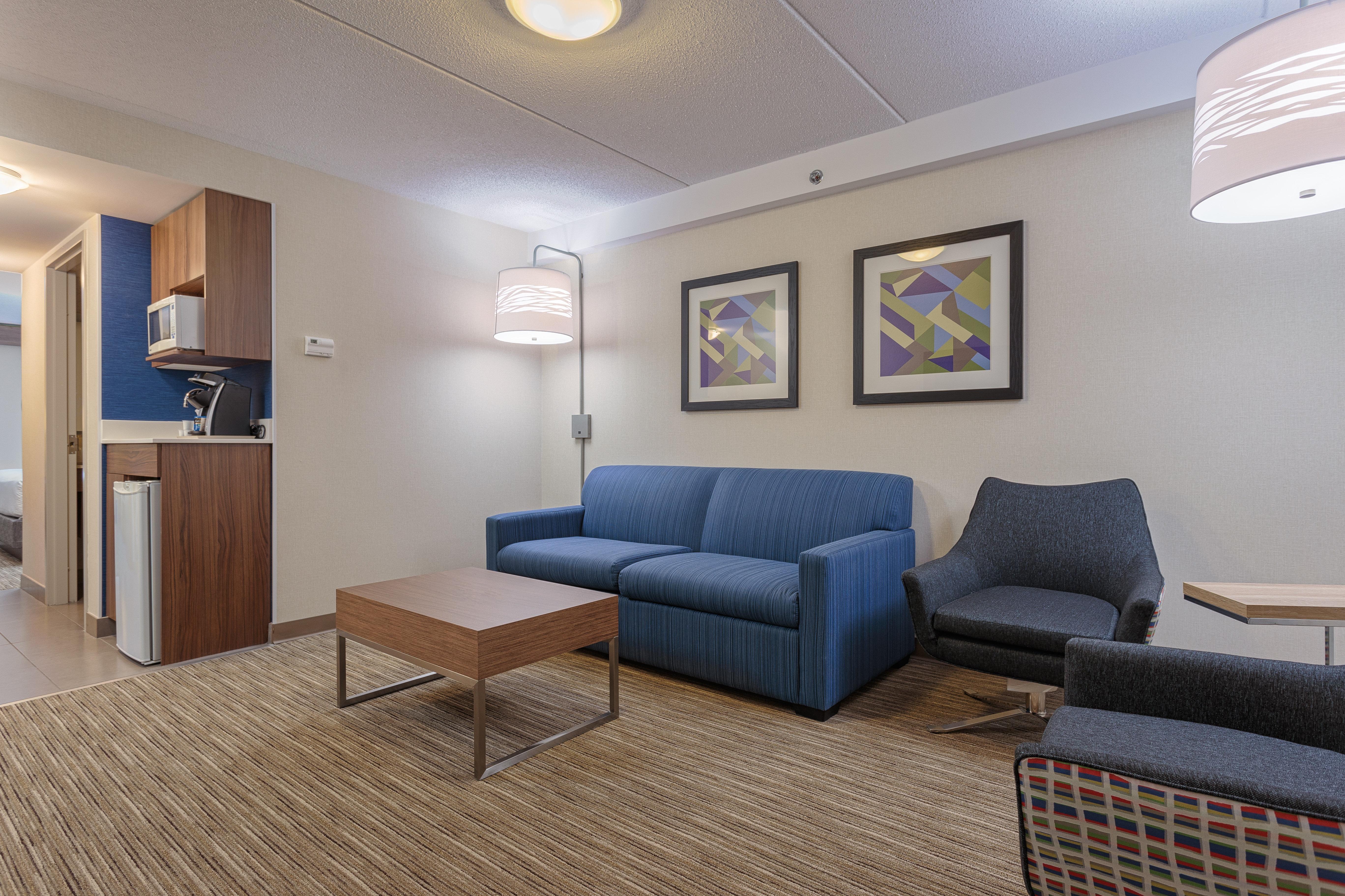 Holiday Inn Express & Suites - Belleville By Ihg Exteriör bild