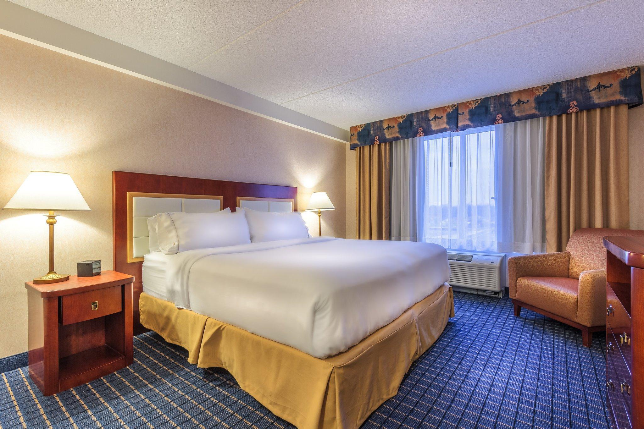 Holiday Inn Express & Suites - Belleville By Ihg Exteriör bild