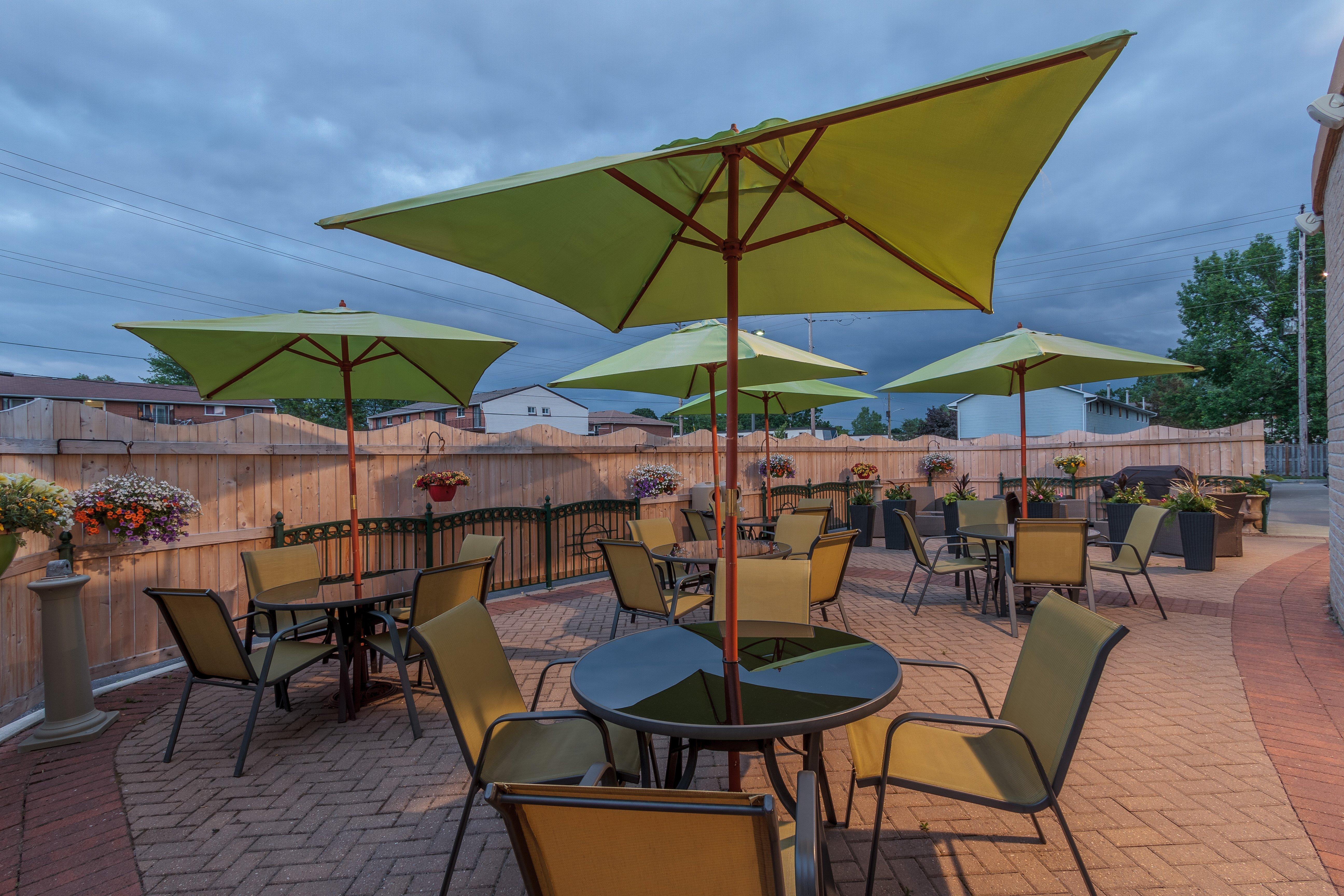 Holiday Inn Express & Suites - Belleville By Ihg Exteriör bild