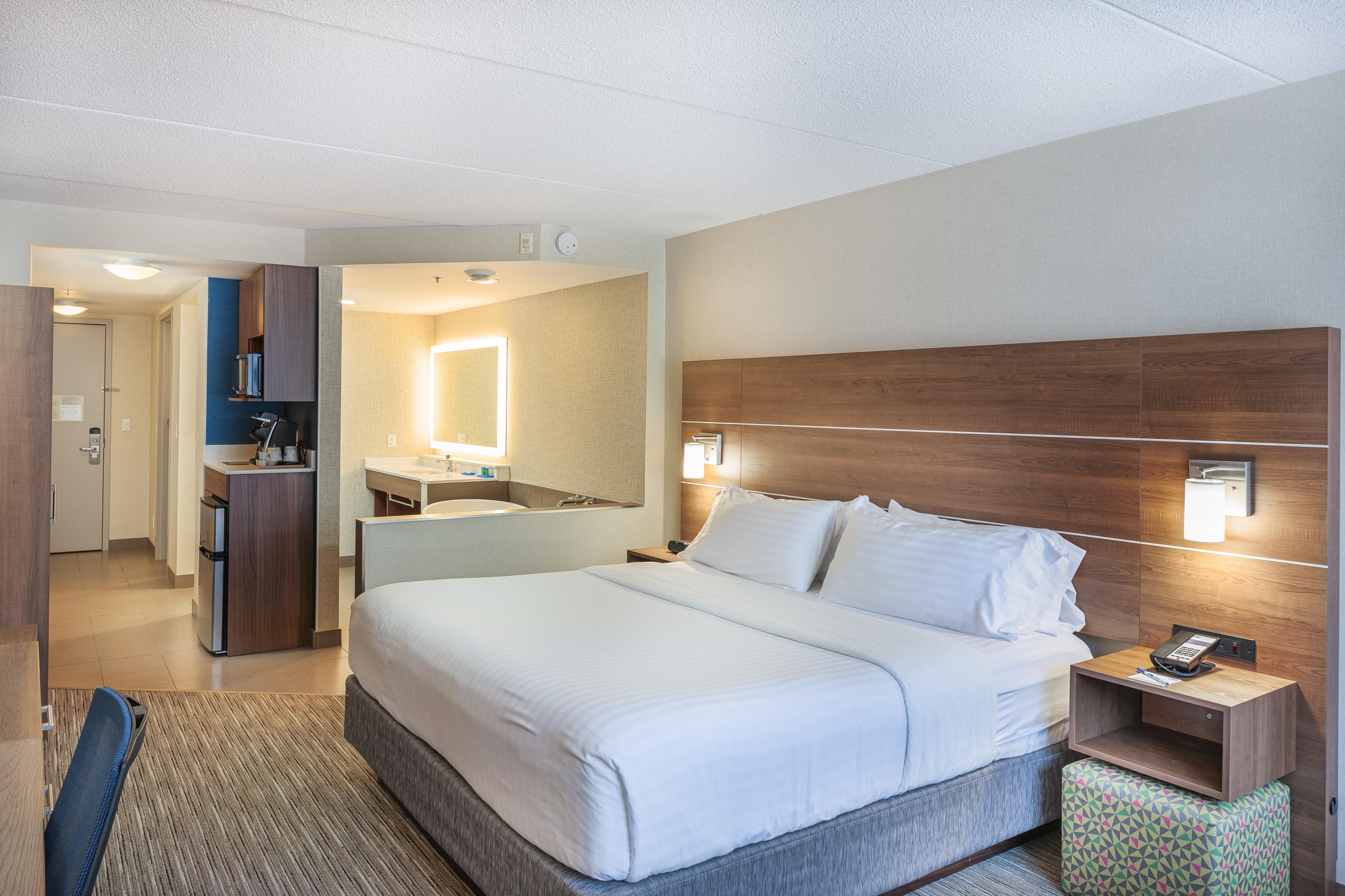 Holiday Inn Express & Suites - Belleville By Ihg Exteriör bild