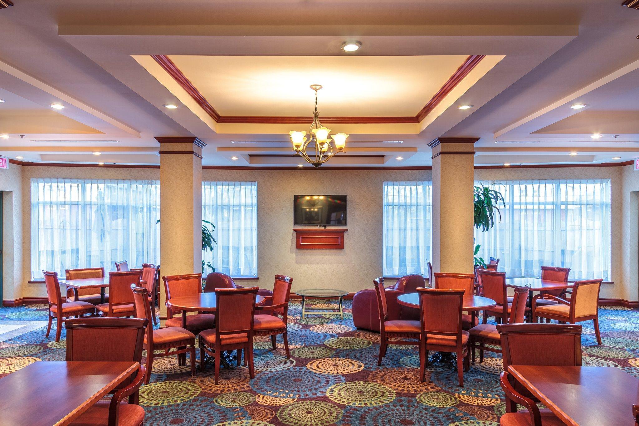 Holiday Inn Express & Suites - Belleville By Ihg Exteriör bild
