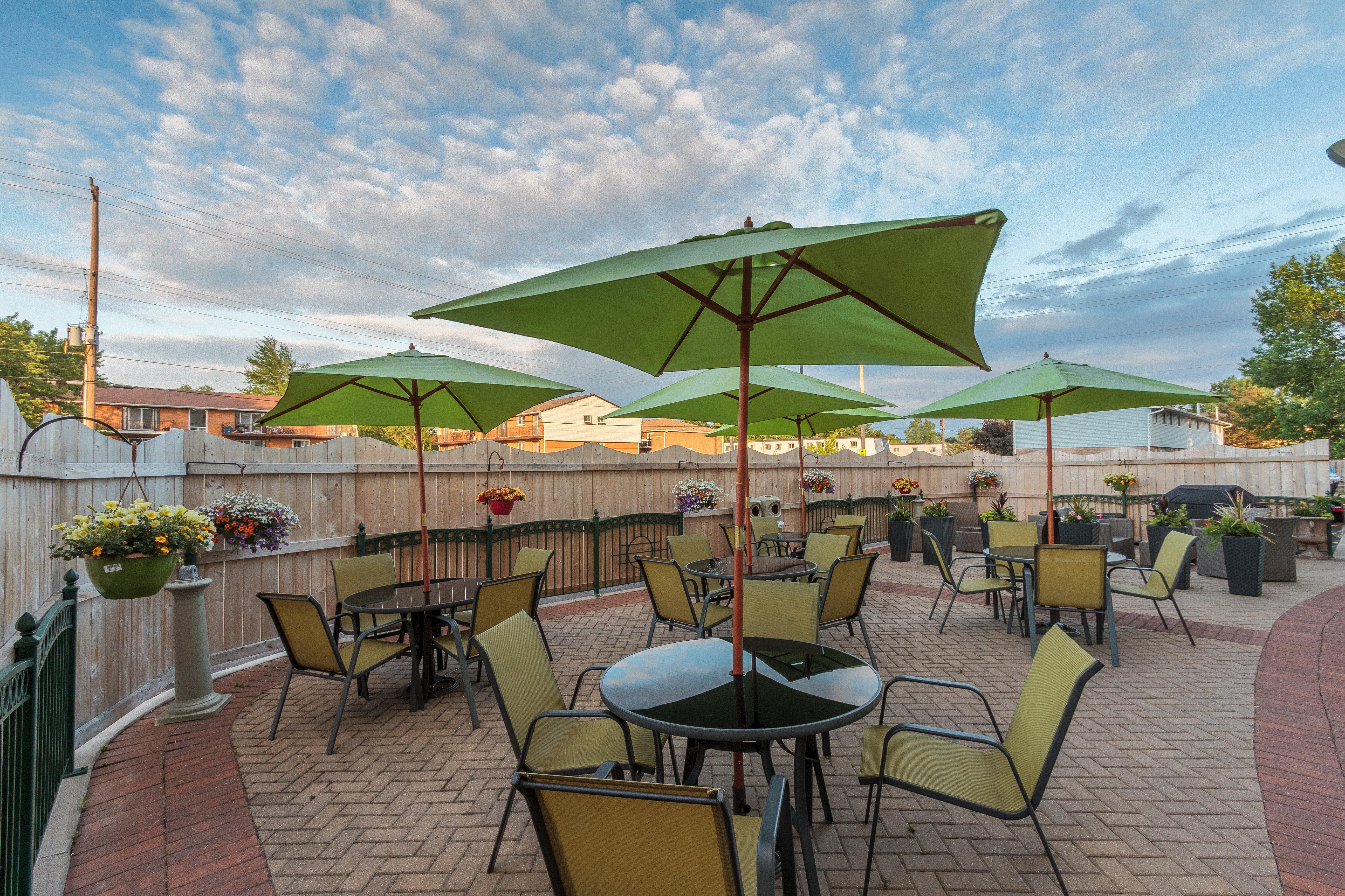 Holiday Inn Express & Suites - Belleville By Ihg Exteriör bild