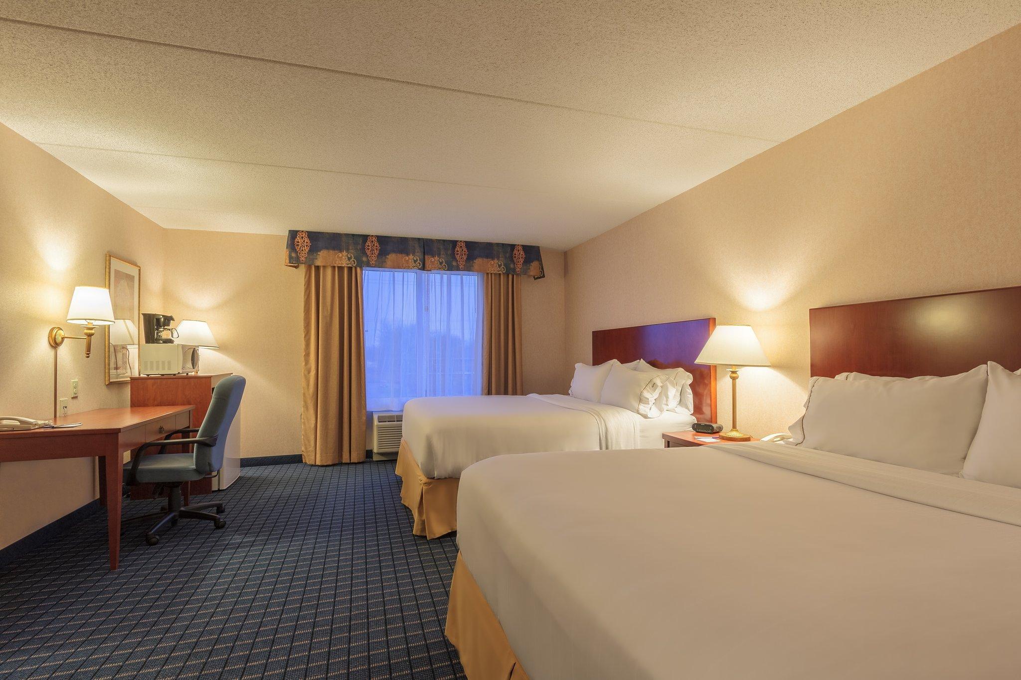 Holiday Inn Express & Suites - Belleville By Ihg Exteriör bild
