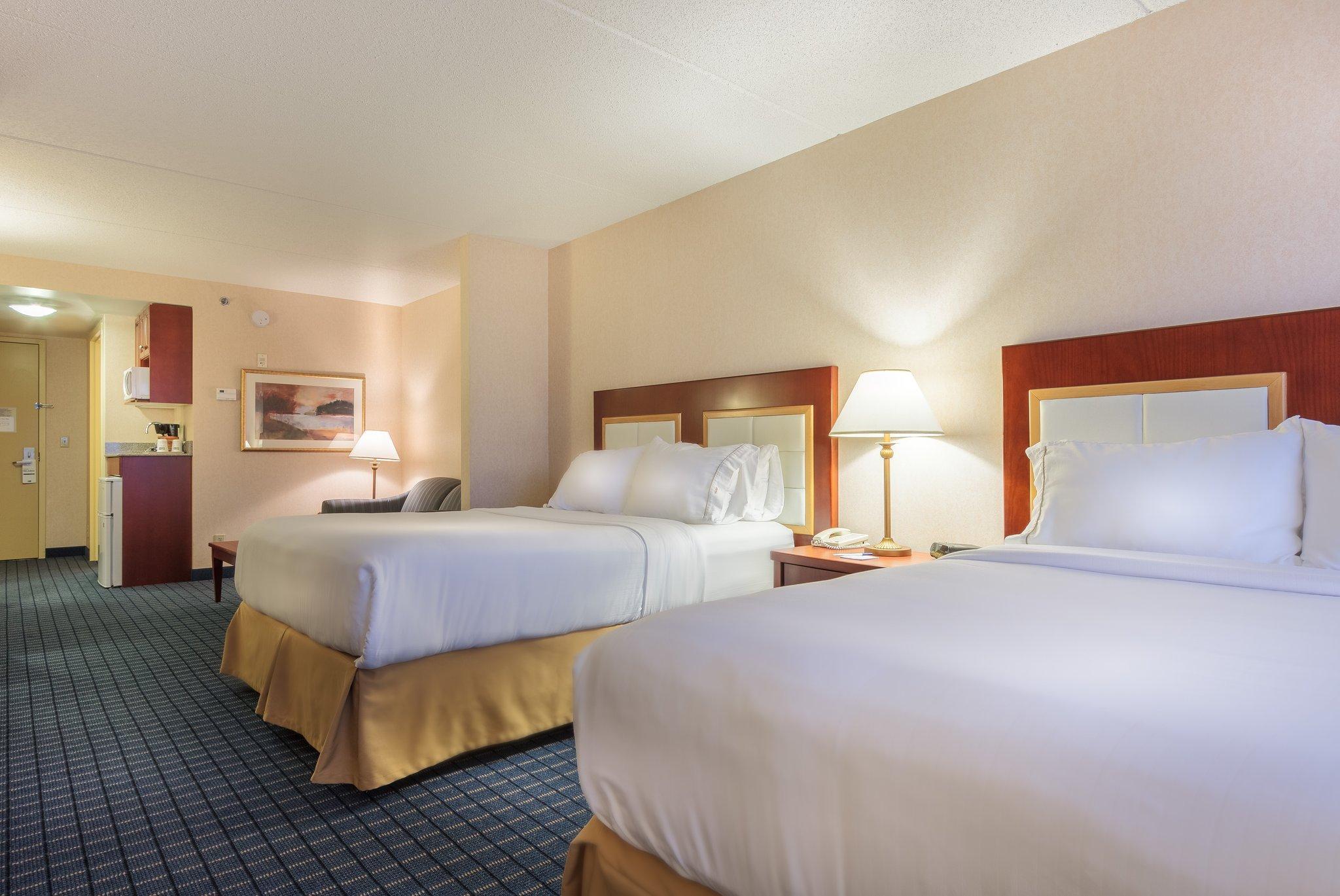 Holiday Inn Express & Suites - Belleville By Ihg Exteriör bild