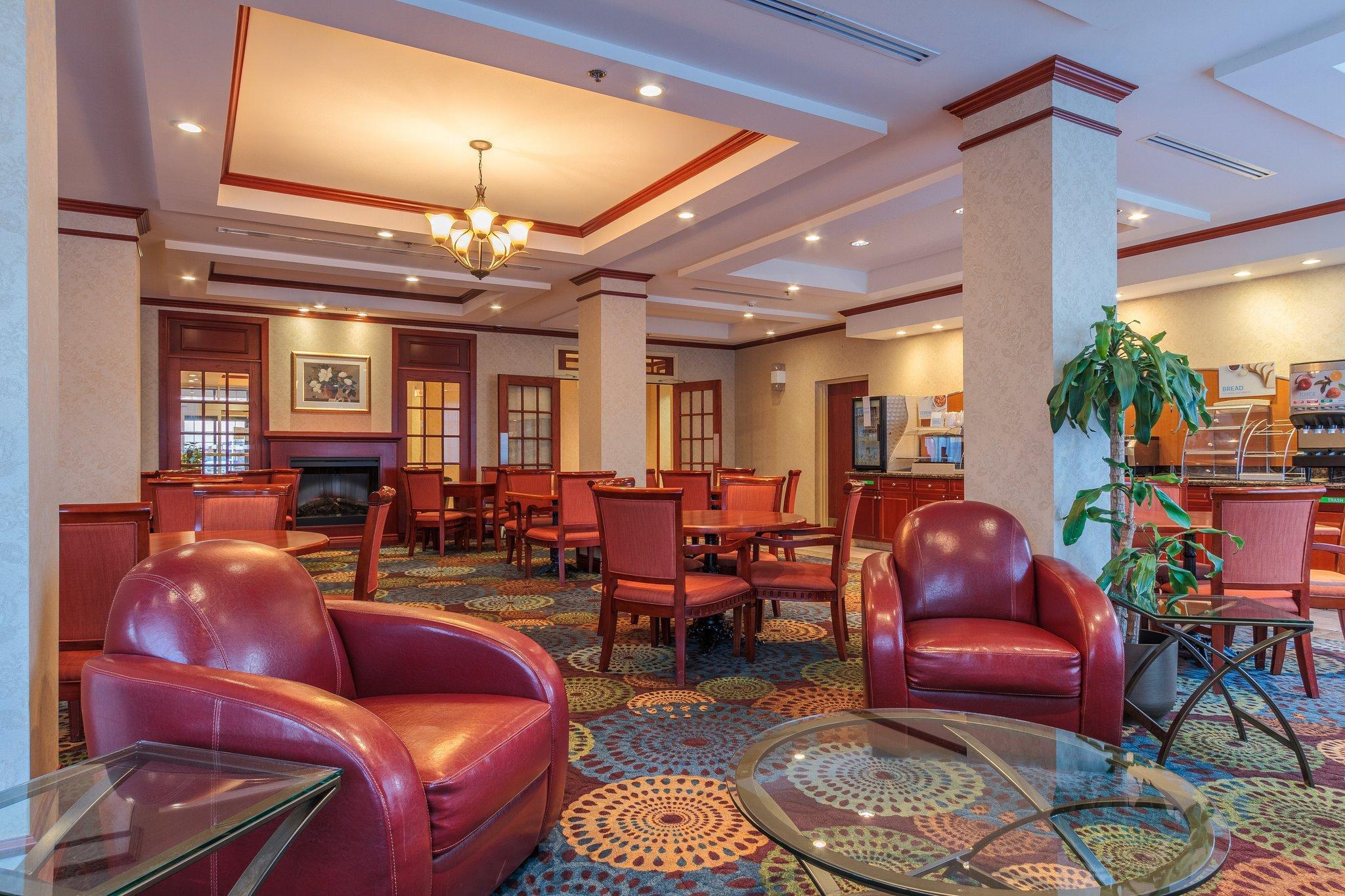 Holiday Inn Express & Suites - Belleville By Ihg Exteriör bild