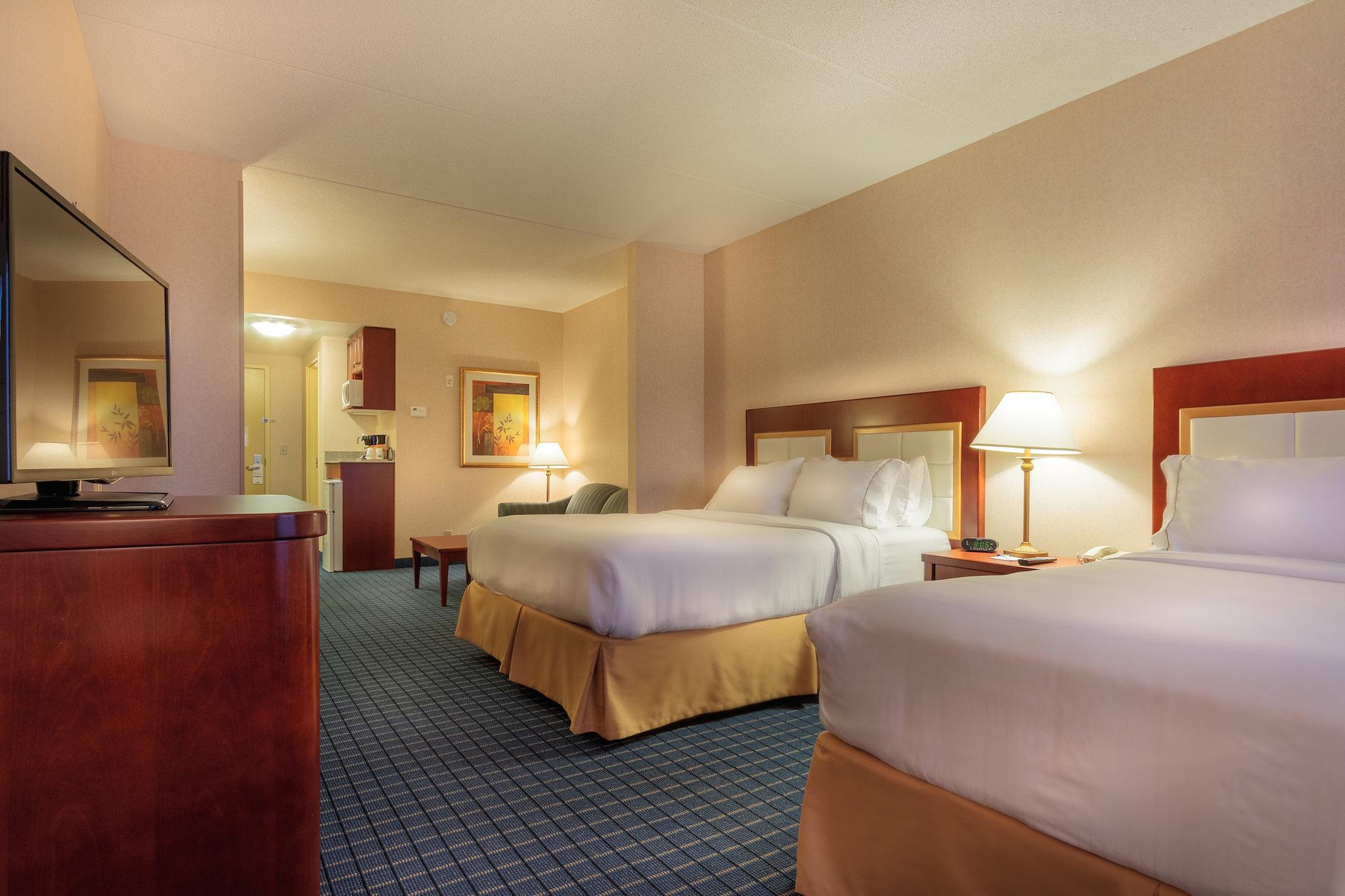 Holiday Inn Express & Suites - Belleville By Ihg Exteriör bild
