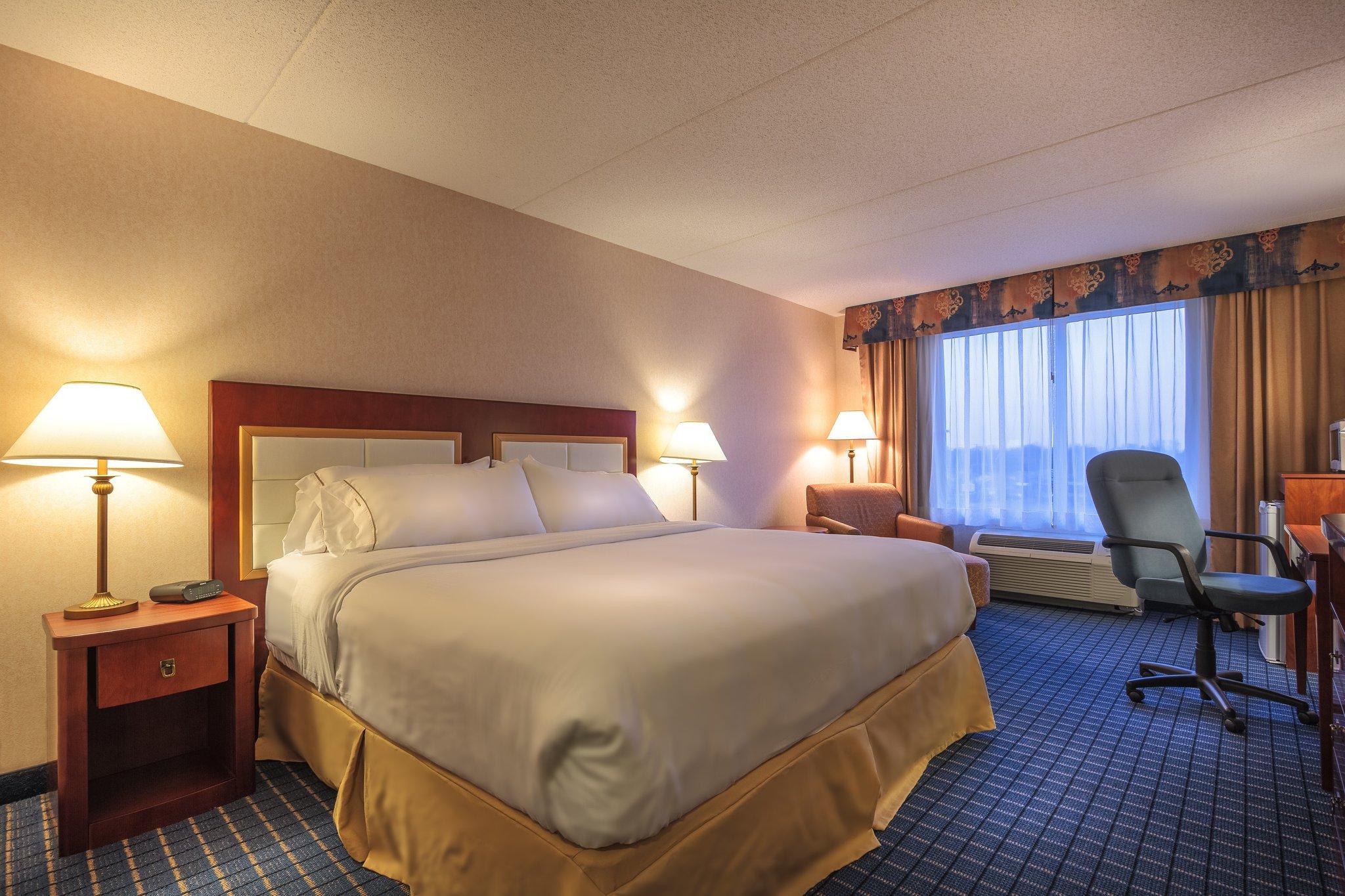 Holiday Inn Express & Suites - Belleville By Ihg Exteriör bild