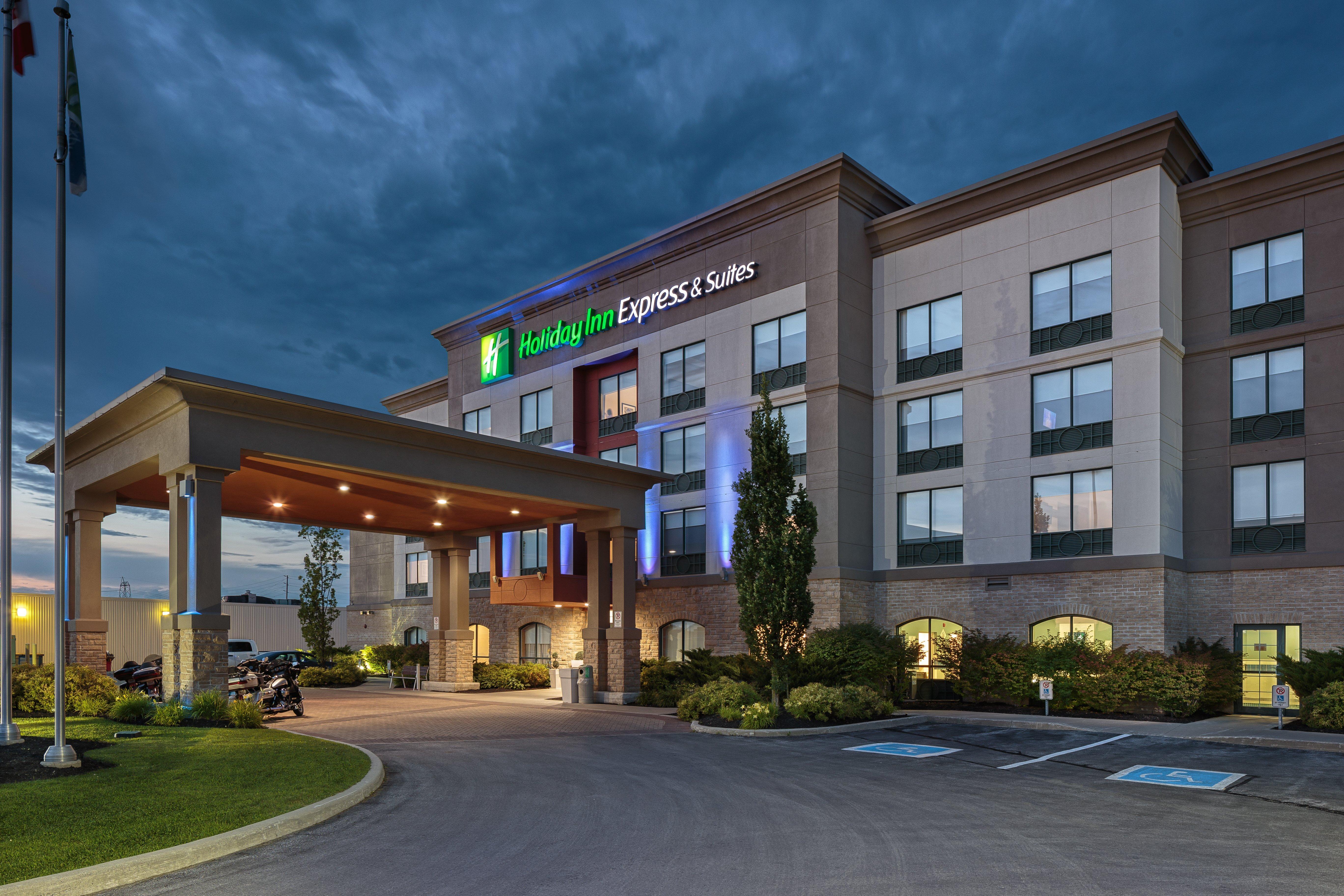Holiday Inn Express & Suites - Belleville By Ihg Exteriör bild