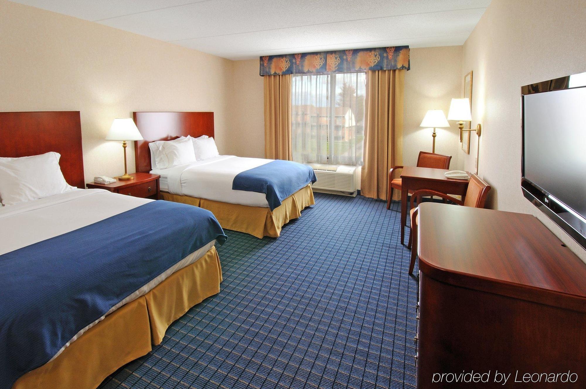 Holiday Inn Express & Suites - Belleville By Ihg Rum bild