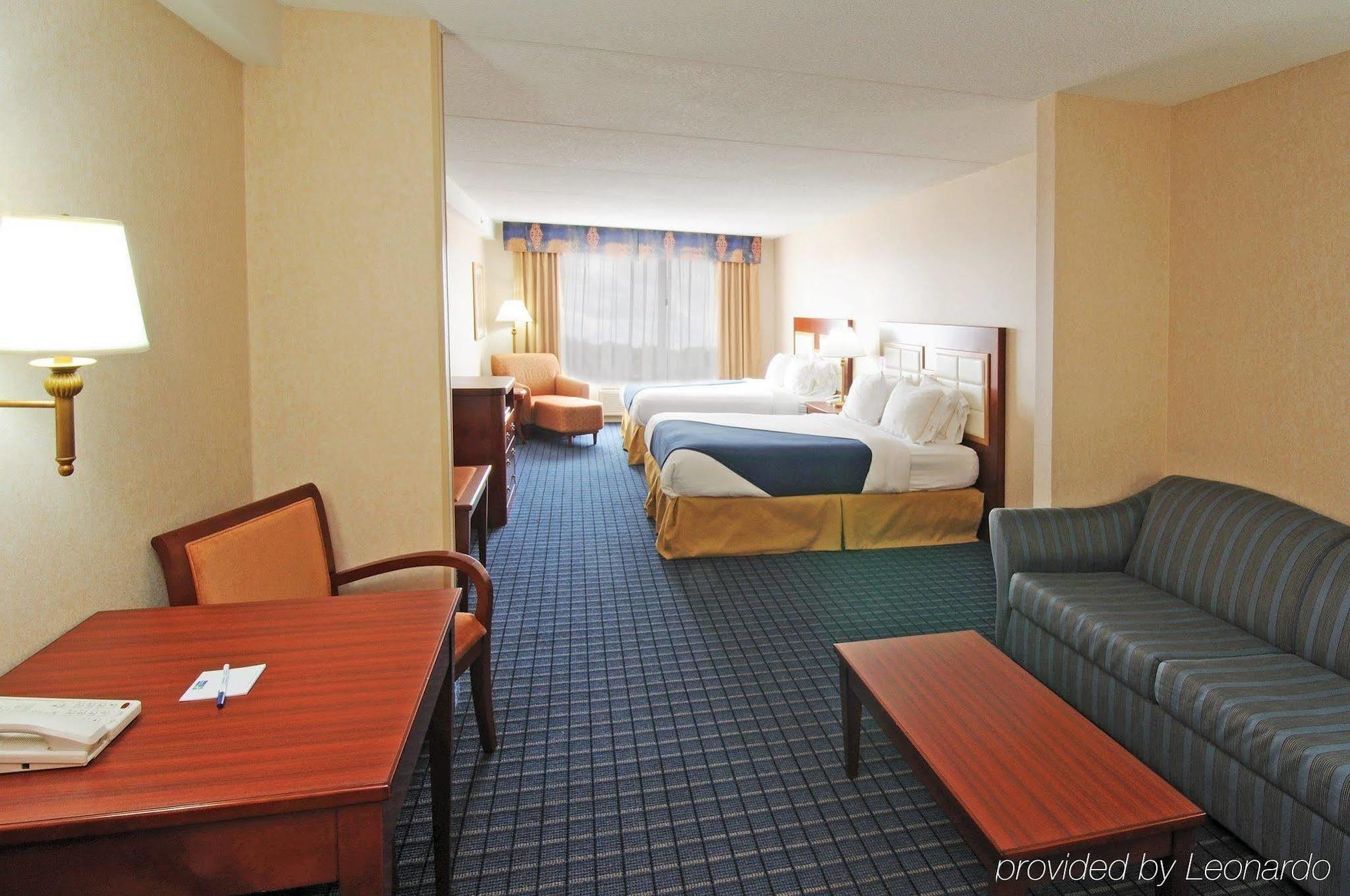 Holiday Inn Express & Suites - Belleville By Ihg Rum bild