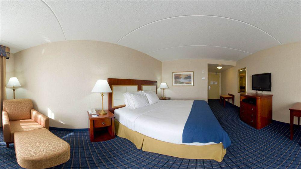Holiday Inn Express & Suites - Belleville By Ihg Exteriör bild